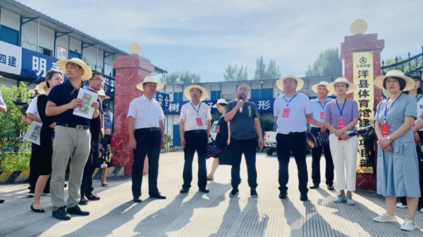 洋縣人大常委會組織縣人大代表視察我縣全民健身中心建設項目