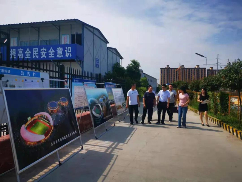 漢中市發展和改革委員會副主任黃基偉來我縣調查考研體育場建設項目