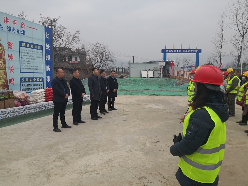 西鄉縣縣委書記李代斌一行慰問一館一中心建設一線工人